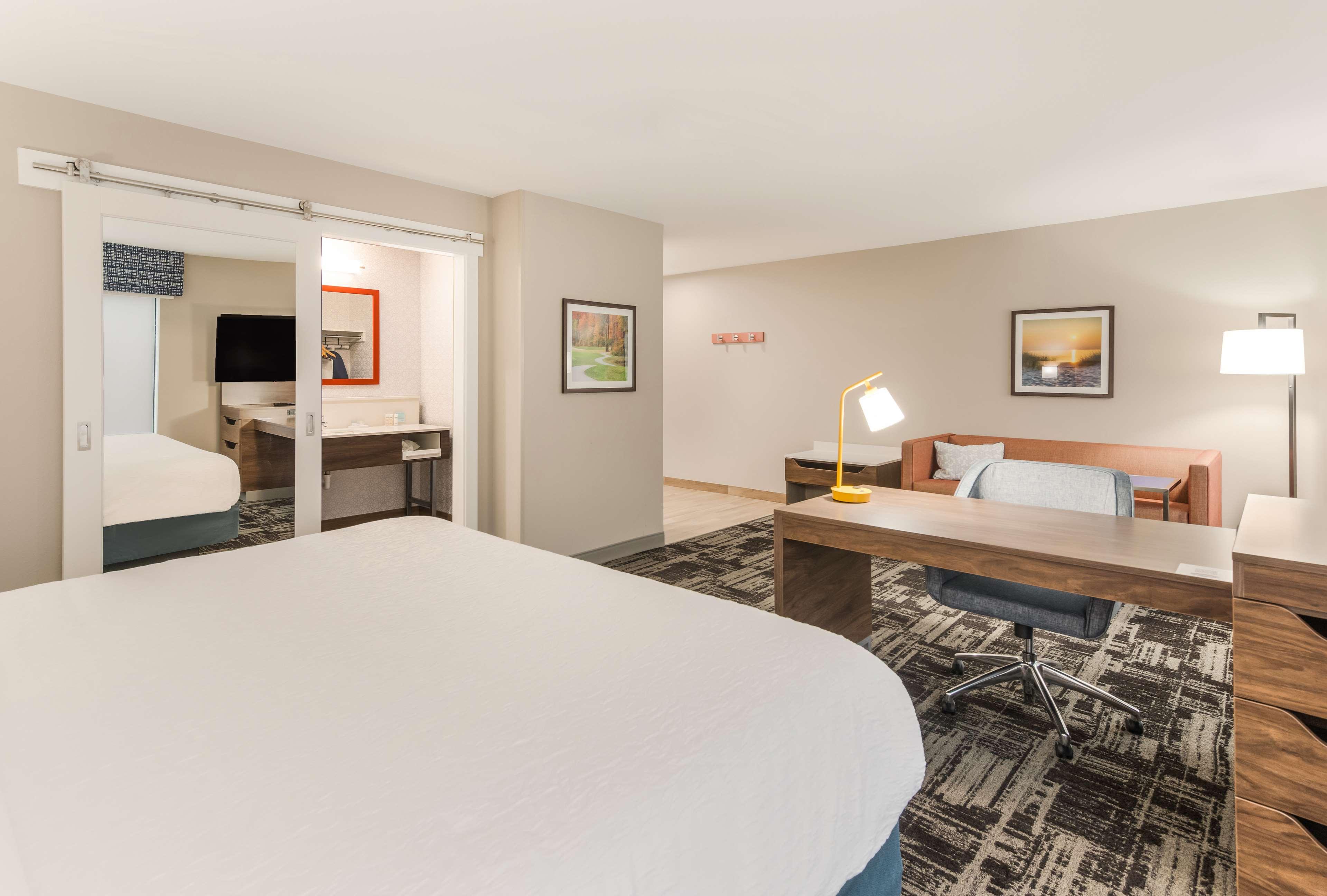 hampton inn and suites benton harbor