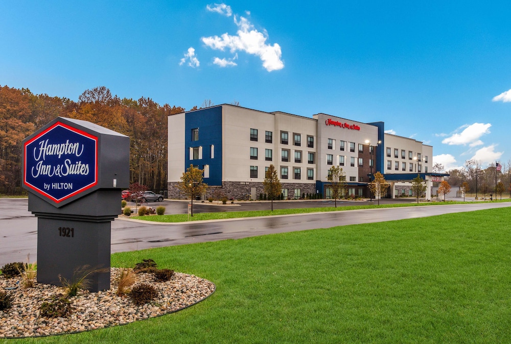hampton inn and suites benton harbor
