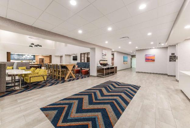 hampton inn and suites benton harbor