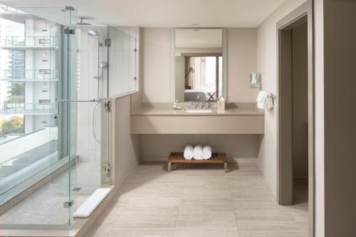 epicurean atlanta autograph collection