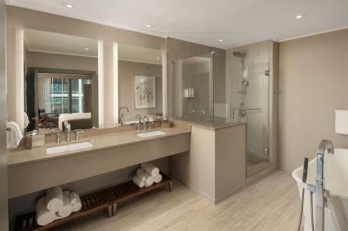 epicurean atlanta autograph collection