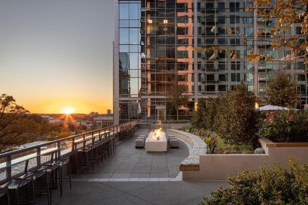 epicurean atlanta autograph collection