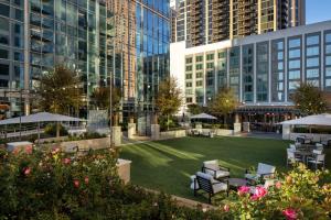 epicurean atlanta autograph collection