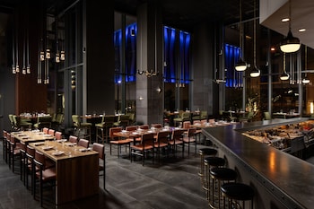 epicurean atlanta autograph collection