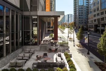 epicurean atlanta autograph collection