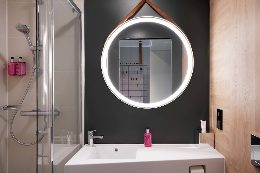 moxy edinburgh fountainbridge