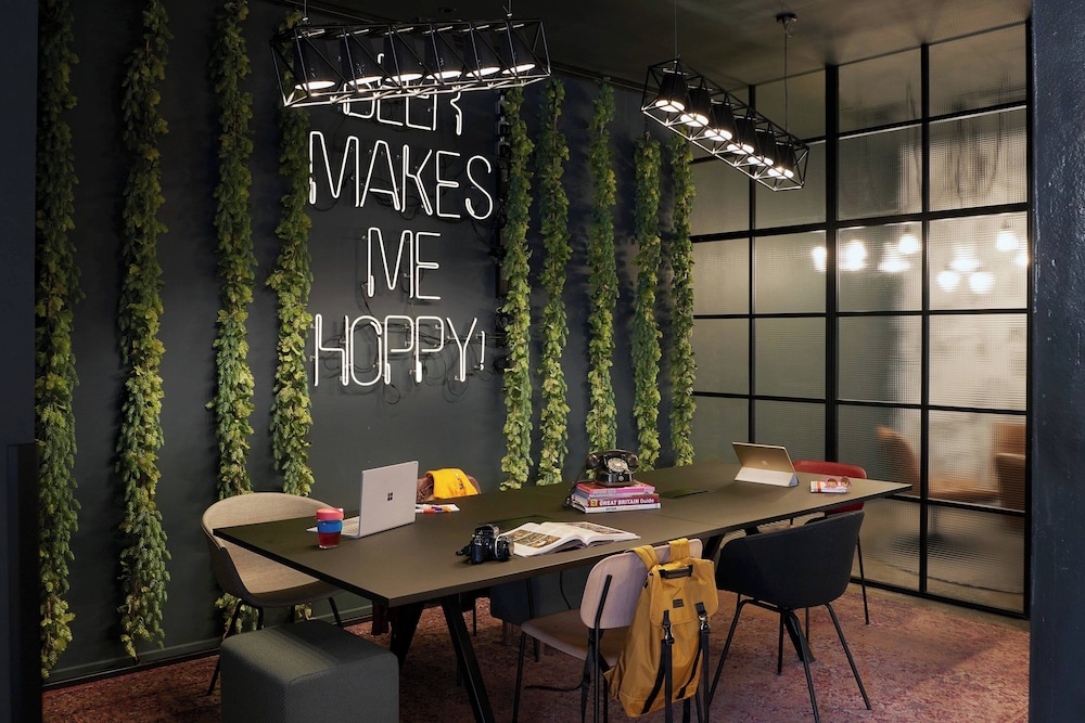 moxy edinburgh fountainbridge