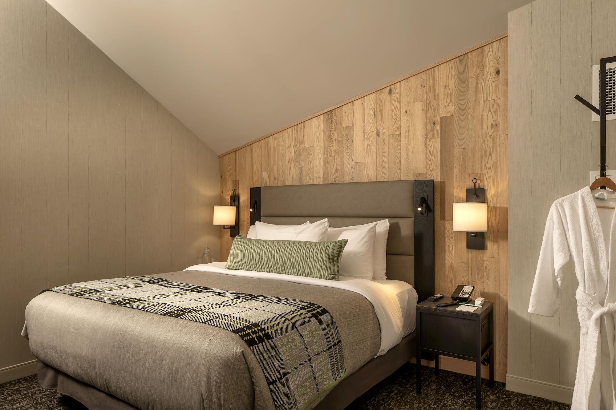 peaks hotel and suites