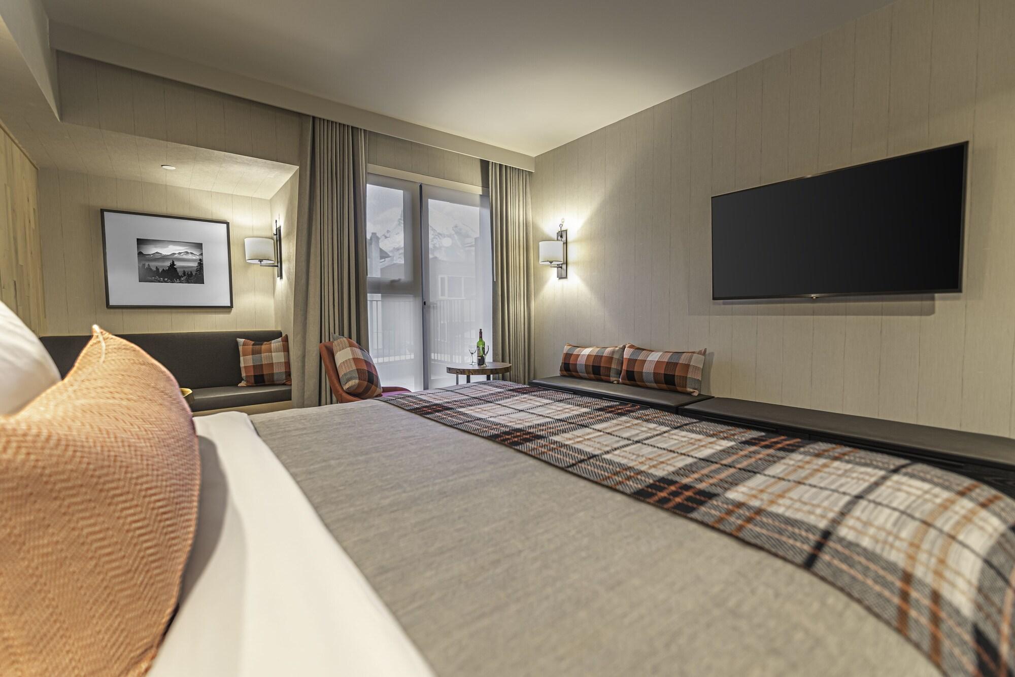 peaks hotel and suites