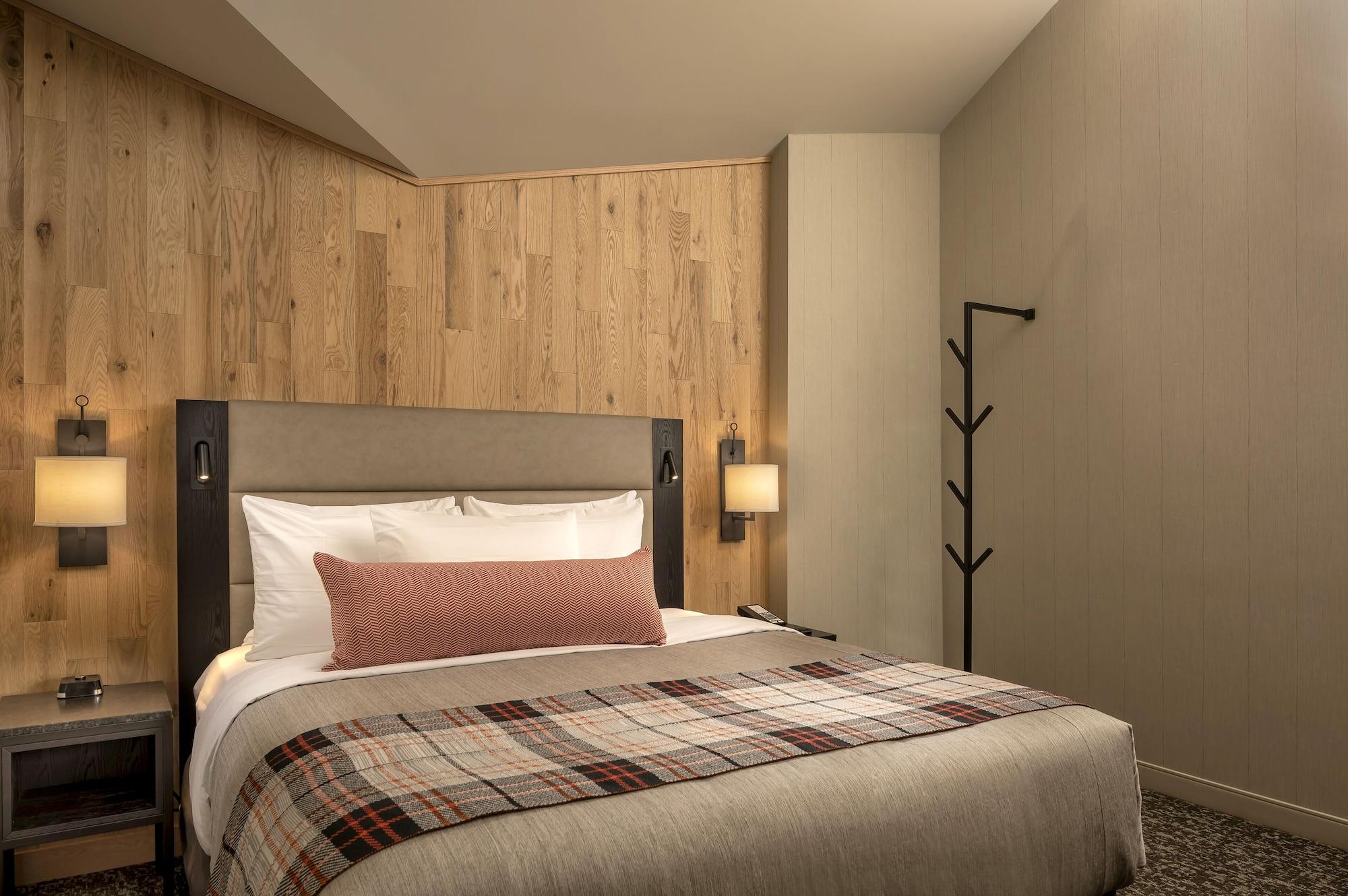 peaks hotel and suites