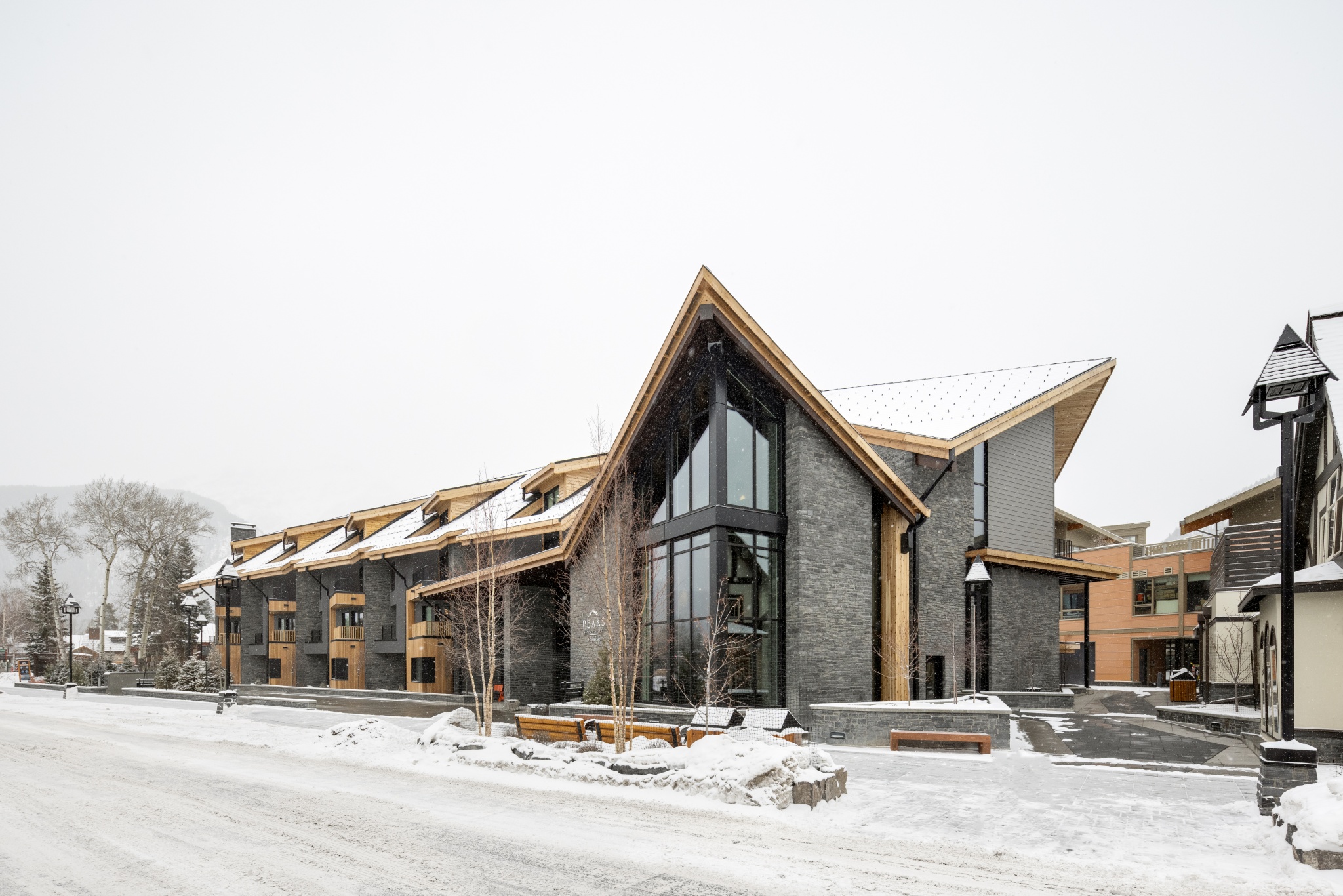 peaks hotel and suites