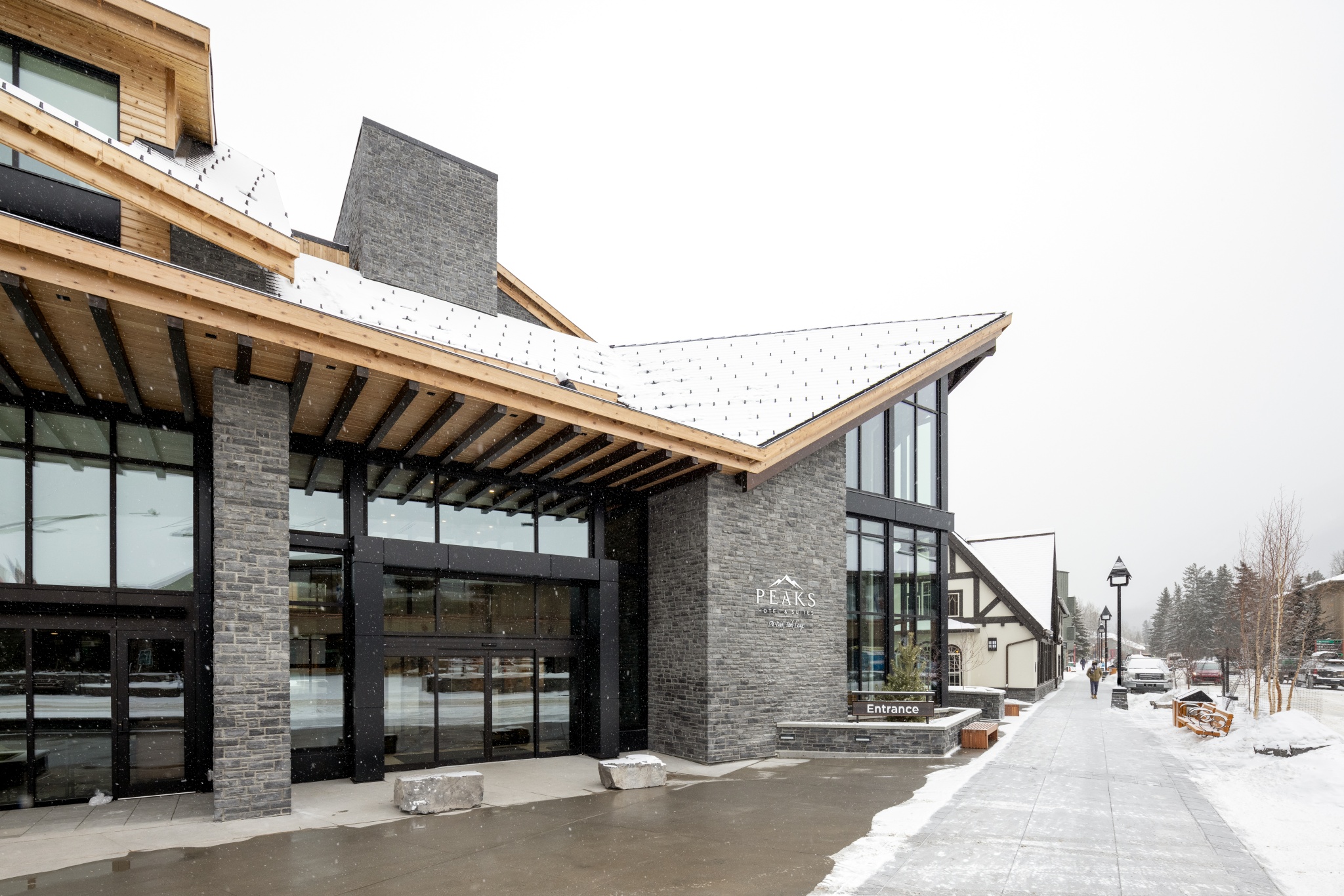 peaks hotel and suites