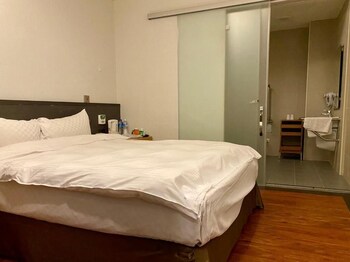 crystal city hotel