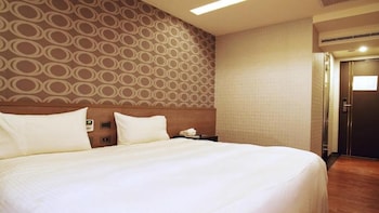 crystal city hotel