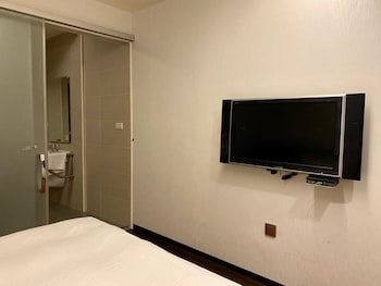 crystal city hotel