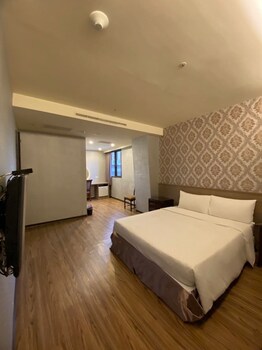 crystal city hotel