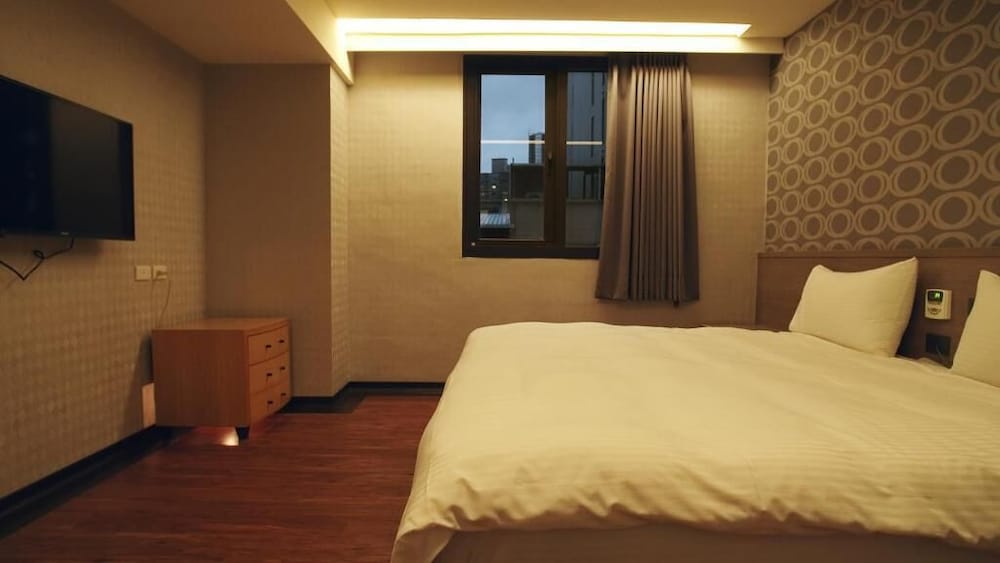 crystal city hotel