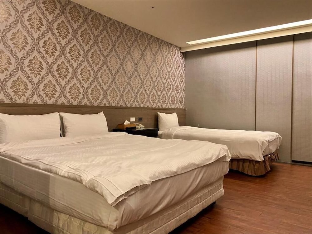 crystal city hotel
