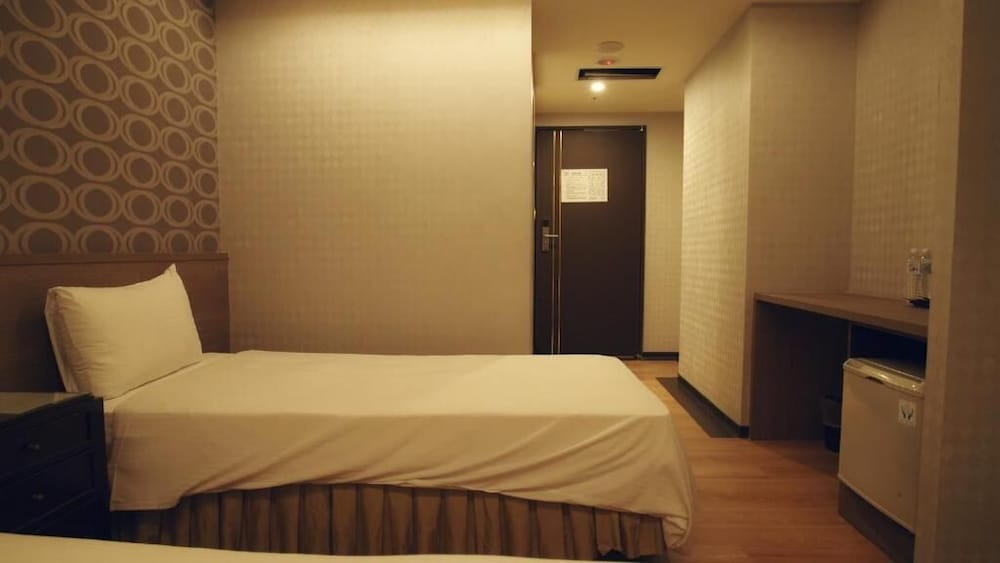 crystal city hotel