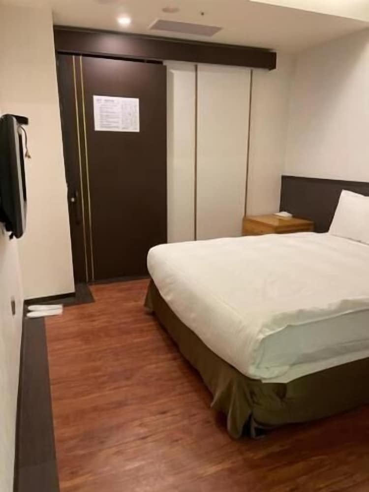 crystal city hotel