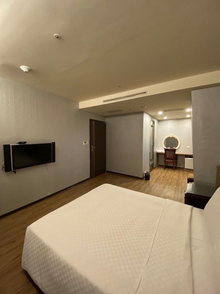 crystal city hotel