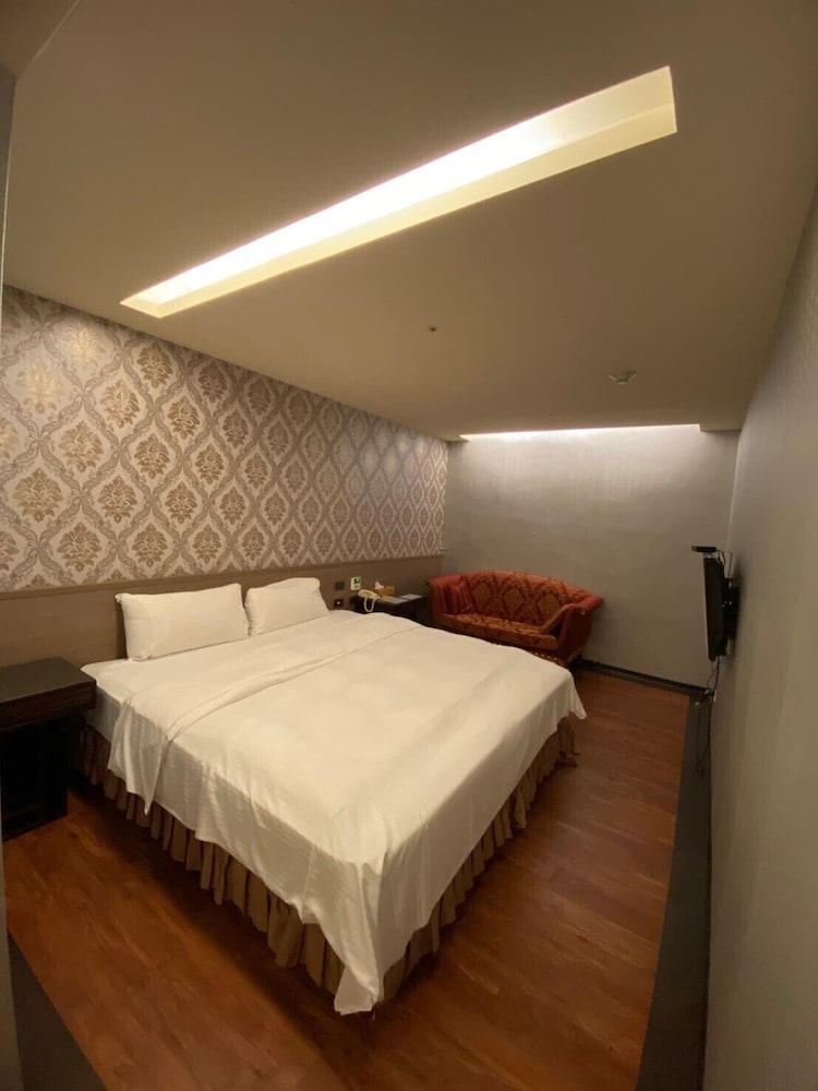 crystal city hotel