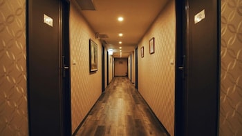 crystal city hotel