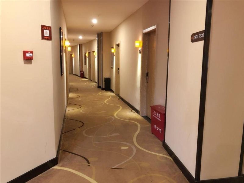 7 days premium qianjiang railway station lobster city