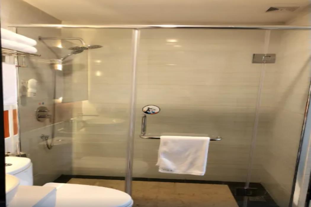 7 days premium qianjiang railway station lobster city