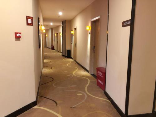 7 days premium qianjiang railway station lobster city