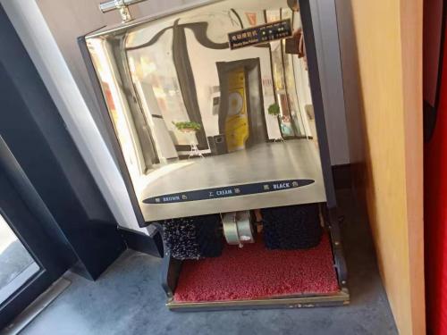 7 days premium qianjiang railway station lobster city