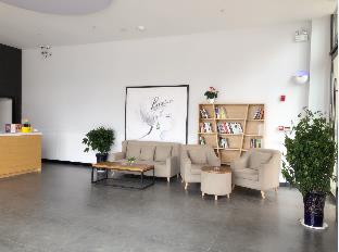 7 days premium qianjiang railway station lobster city