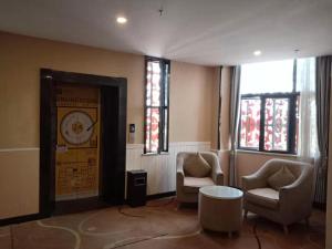 7 days premium qianjiang railway station lobster city