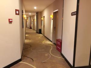 7 days premium qianjiang railway station lobster city