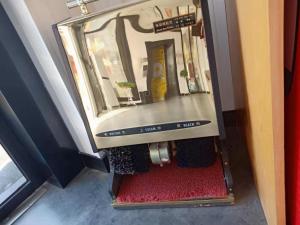 7 days premium qianjiang railway station lobster city