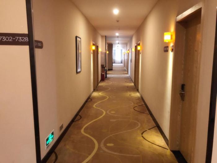 7 days premium qianjiang railway station lobster city