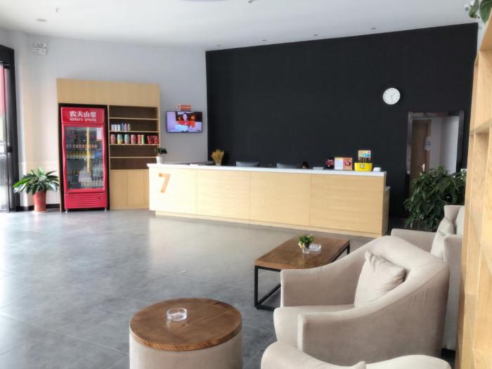 7 days premium qianjiang railway station lobster city