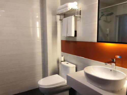 7 days premium qianjiang railway station lobster city