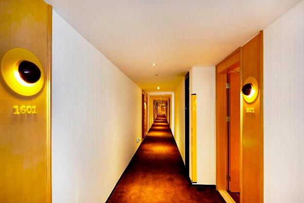 iu hotel xingyi sports center