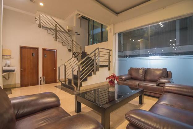 reddoorz premium near paris van java mall