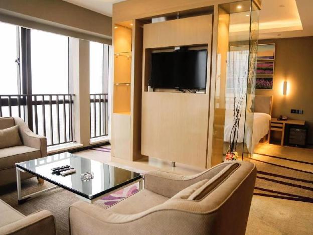 iu hotelsa zhongshan xiaolan parkway plaza