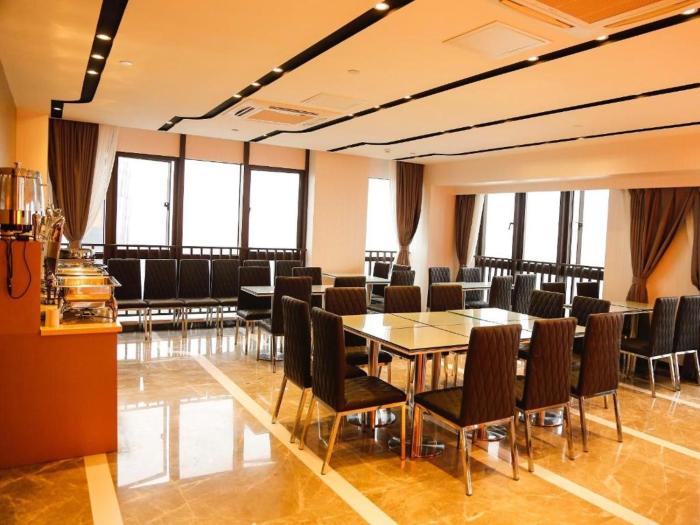 iu hotelsa zhongshan xiaolan parkway plaza