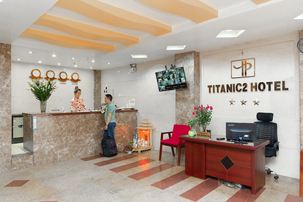 titanic 2 hotel