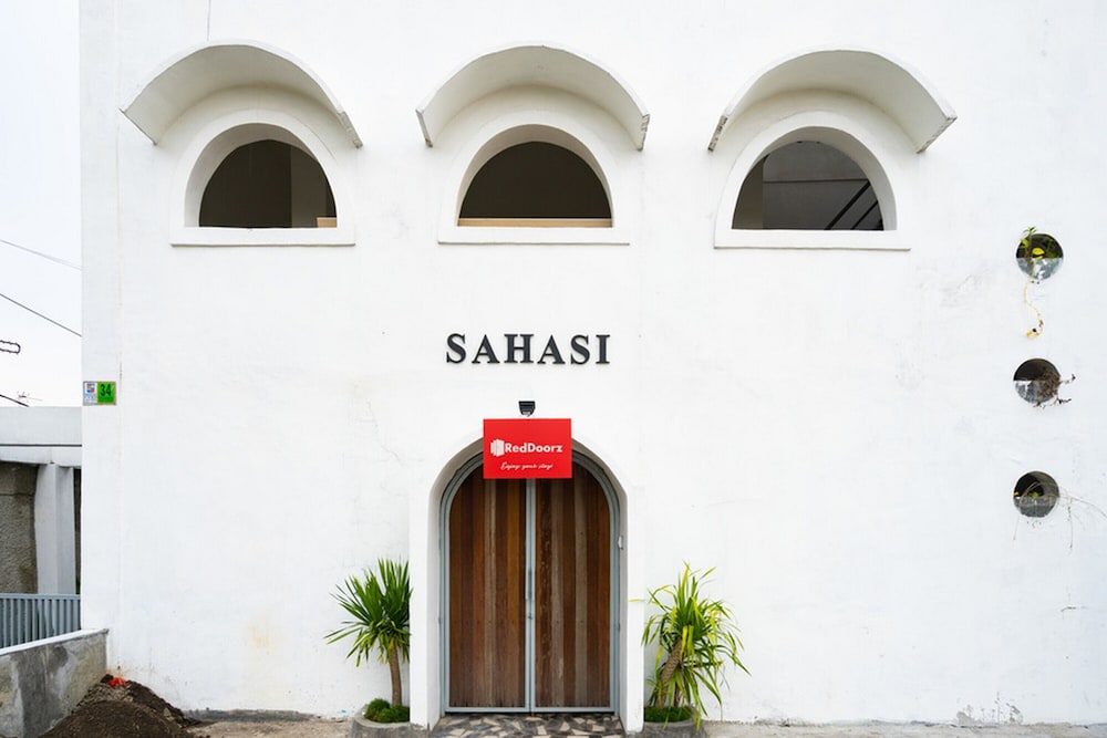 reddoorz near exit toll tanah baru bogor