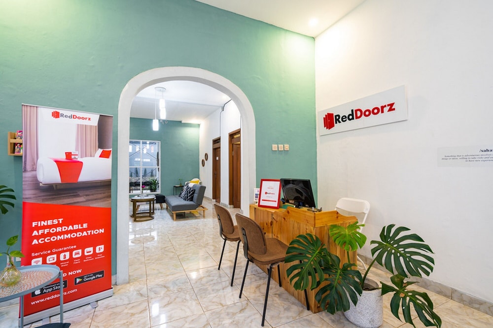 reddoorz near exit toll tanah baru bogor