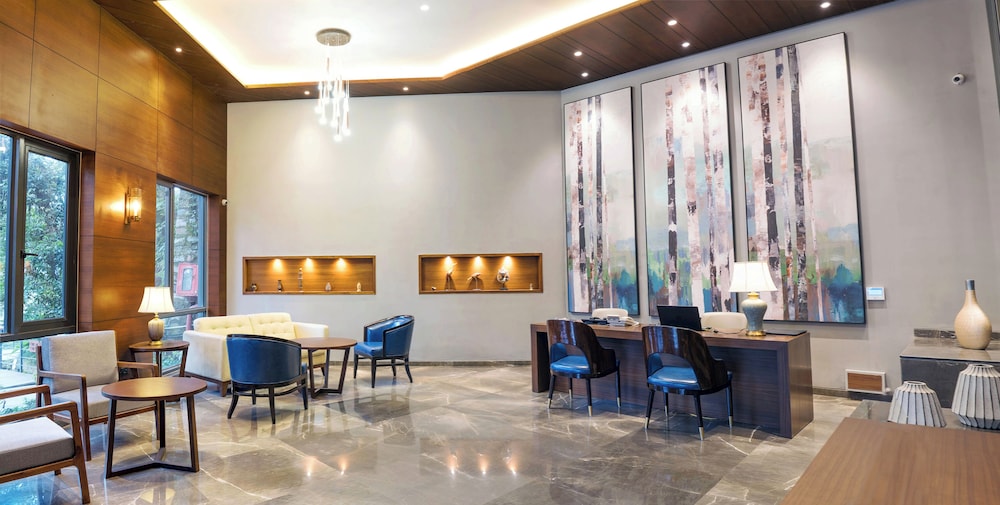 the rosefinch sarovar portico