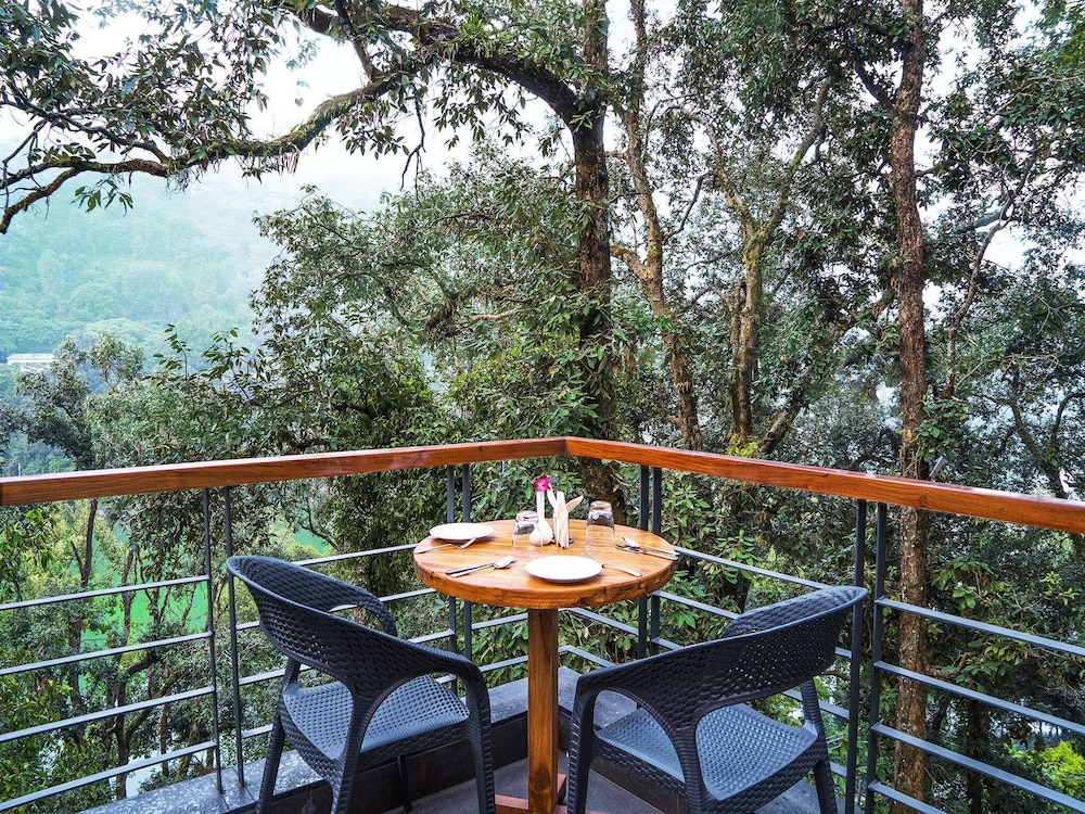 the rosefinch sarovar portico