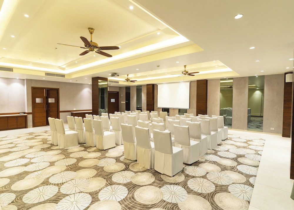 the rosefinch sarovar portico