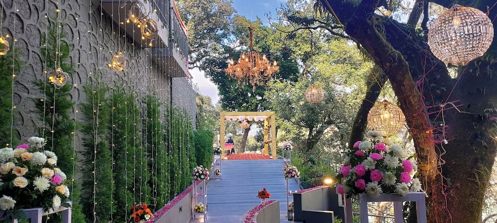 the rosefinch sarovar portico