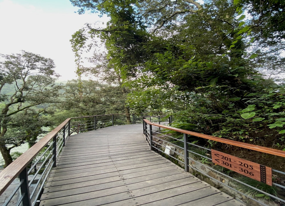 the rosefinch sarovar portico